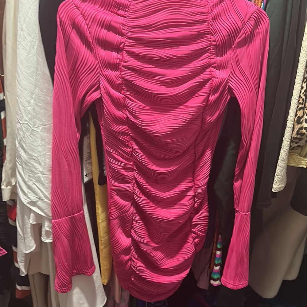 Hot Pink Crinkle Ruched Flare Sleeve Bodycon Dress - Picture 3 of 4